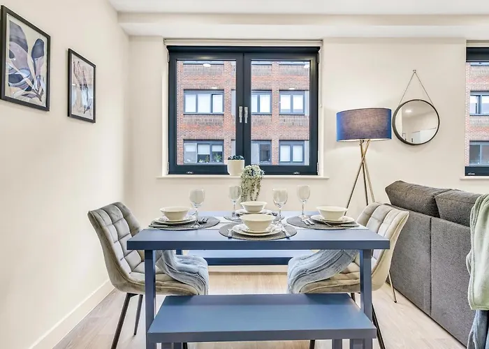 Contractors Gem, 2 Bed, Sleeps 6, Bathroom & Ensuite