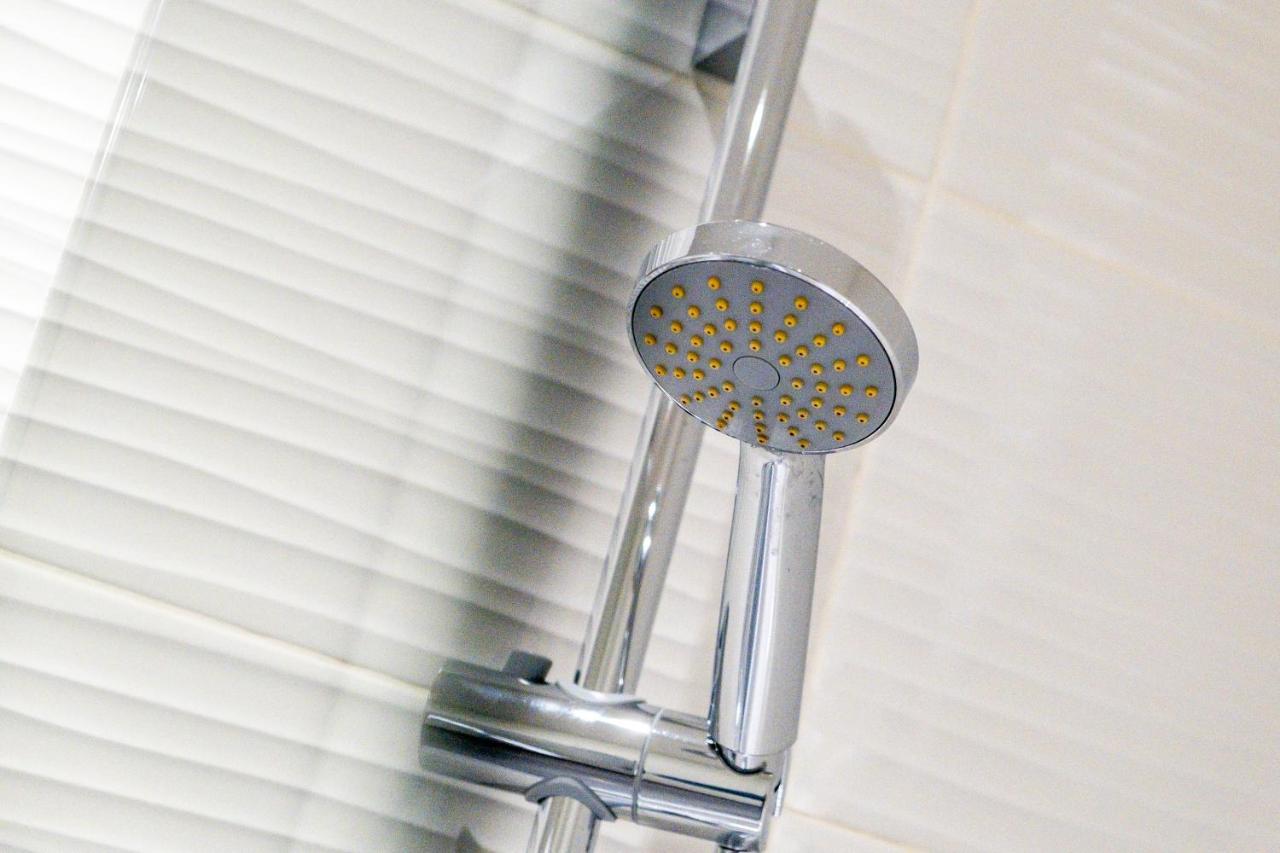 Contractors Gem, 2 Bed, Sleeps 6, Bathroom & Ensuite Apartment *