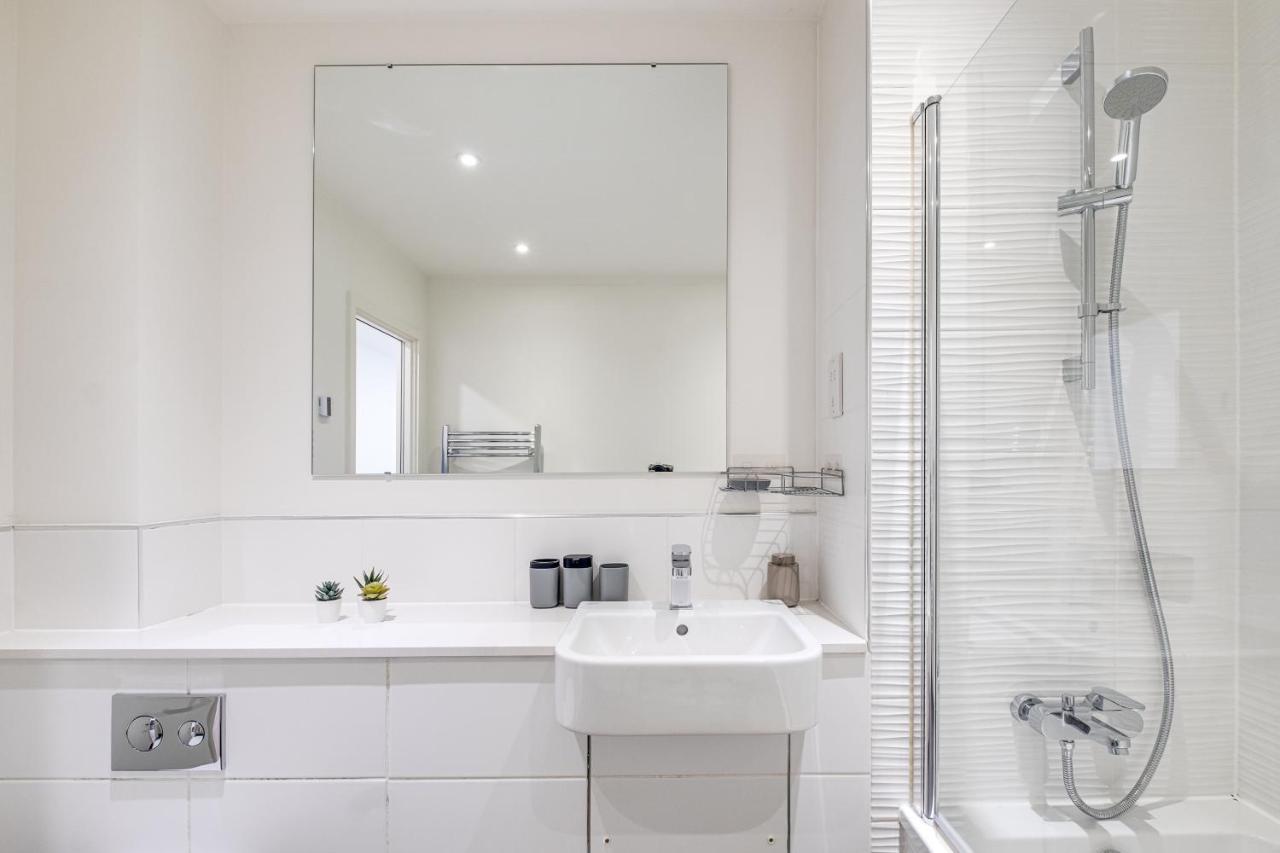 Contractors Gem, 2 Bed, Sleeps 6, Bathroom & Ensuite Apartment