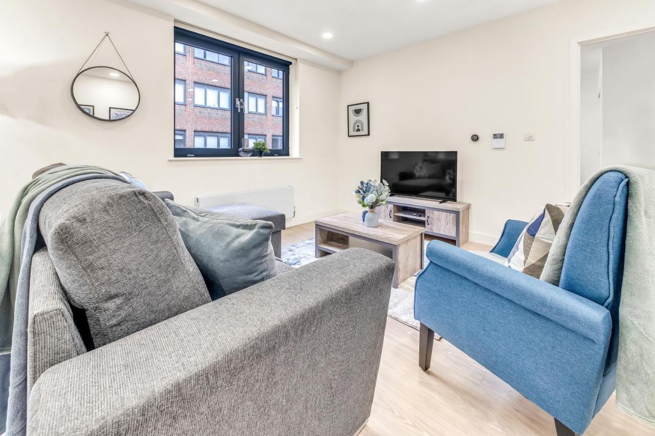 Contractors Gem, 2 Bed, Sleeps 6, Bathroom & Ensuite *