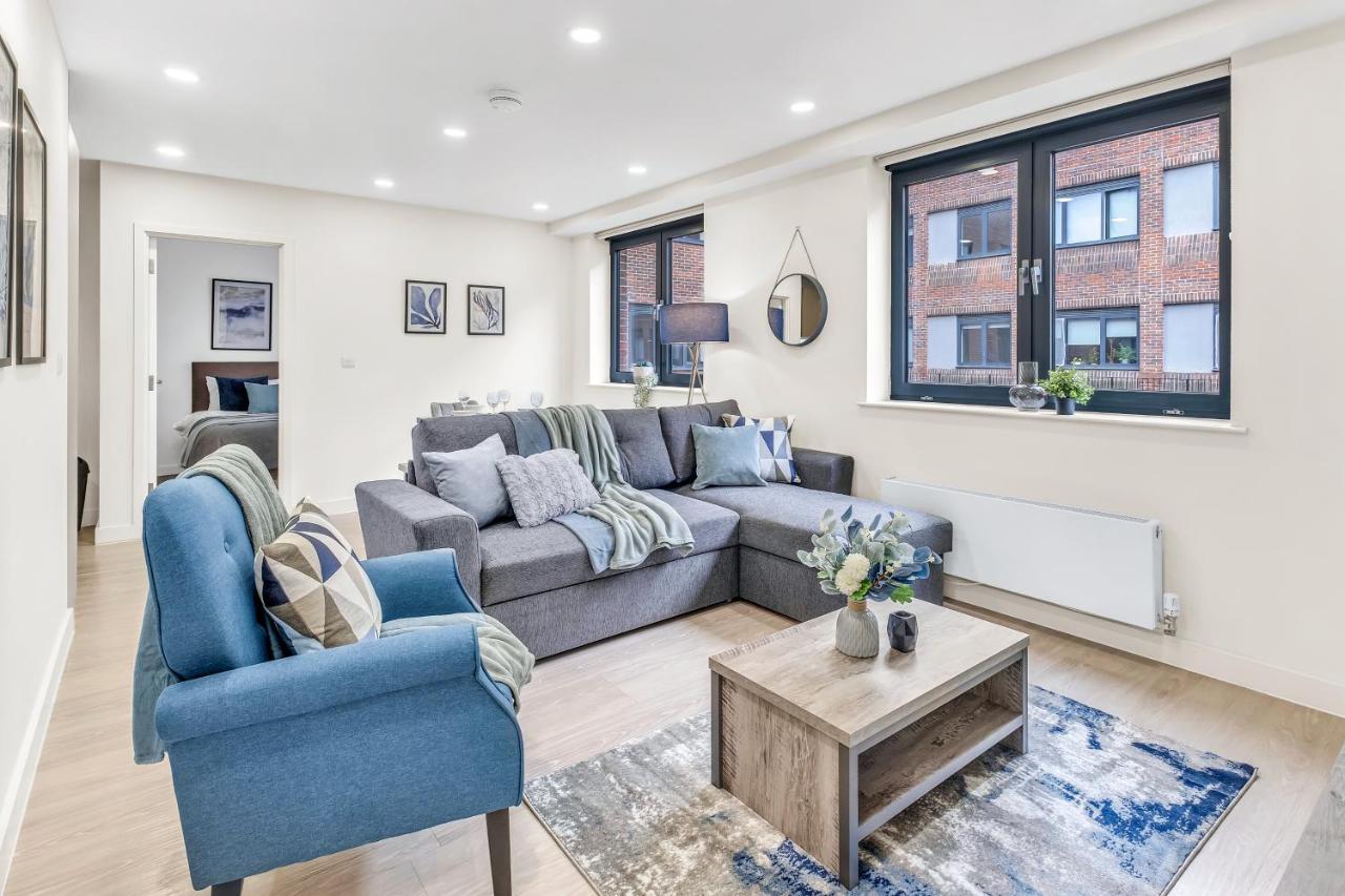 Contractors Gem, 2 Bed, Sleeps 6, Bathroom & Ensuite * Bedford