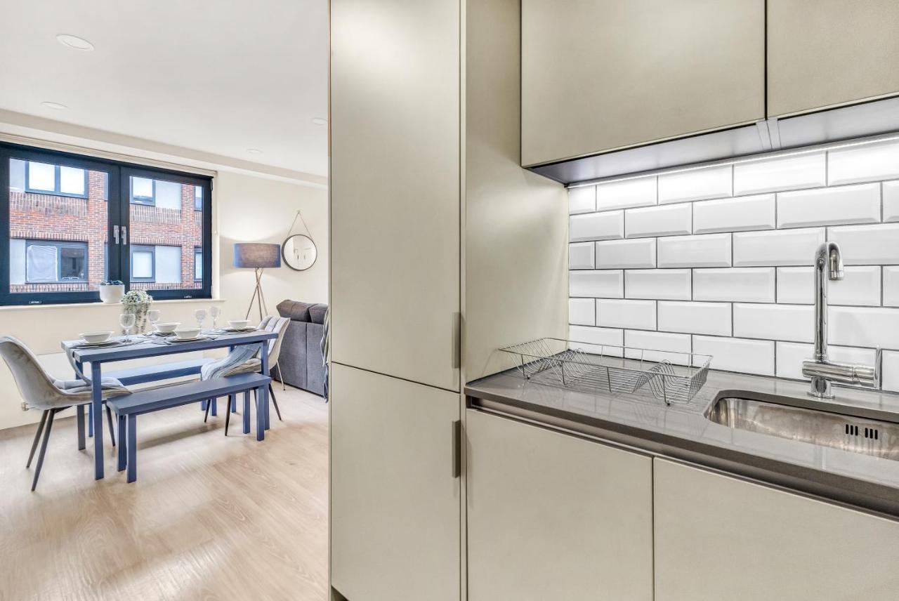 Contractors Gem, 2 Bed, Sleeps 6, Bathroom & Ensuite Bedford