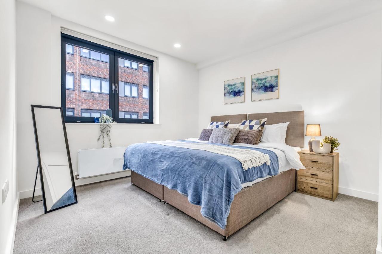 Contractors Gem, 2 Bed, Sleeps 6, Bathroom & Ensuite Apartment *