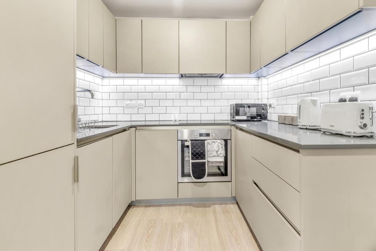 Contractors Gem, 2 Bed, Sleeps 6, Bathroom & Ensuite Bedford