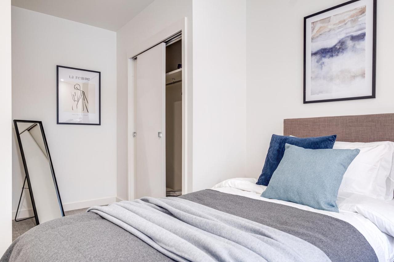 Contractors Gem, 2 Bed, Sleeps 6, Bathroom & Ensuite Apartment Bedford